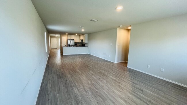 Building Photo - Spacious 4BR w/ Large Backyard – Close to ...