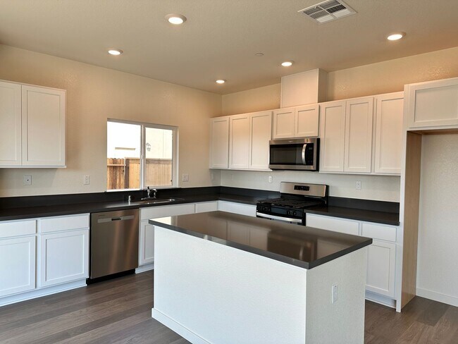 Foto del edificio - SOLAR Home in West Rosevile
