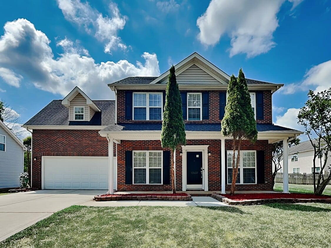 13437 Planters Row Dr House Rental in Charlotte, NC