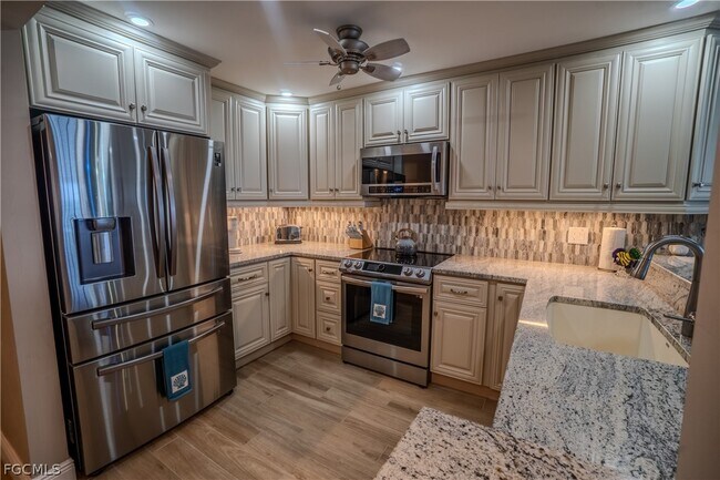 Foto del edificio - 26000 Hickory Blvd