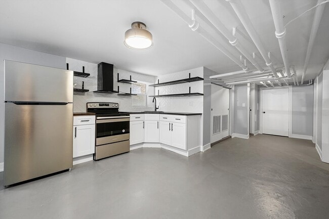 Building Photo - 2726 N Harding Ave