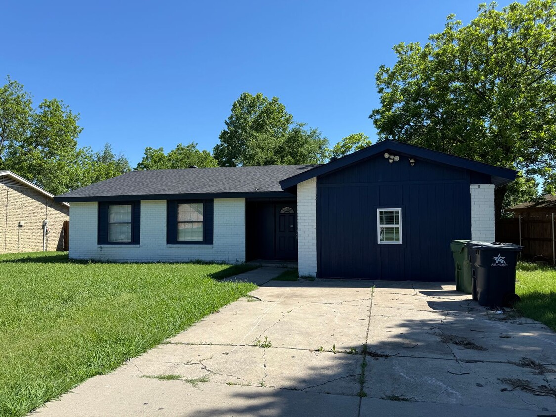 Primary Photo - House for rent in Arlington