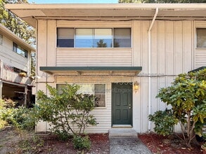 Building Photo - 7030 SW Canyon Crest Dr