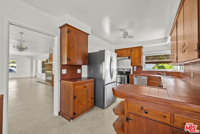 Foto del edificio - 100 E Kenneth Rd