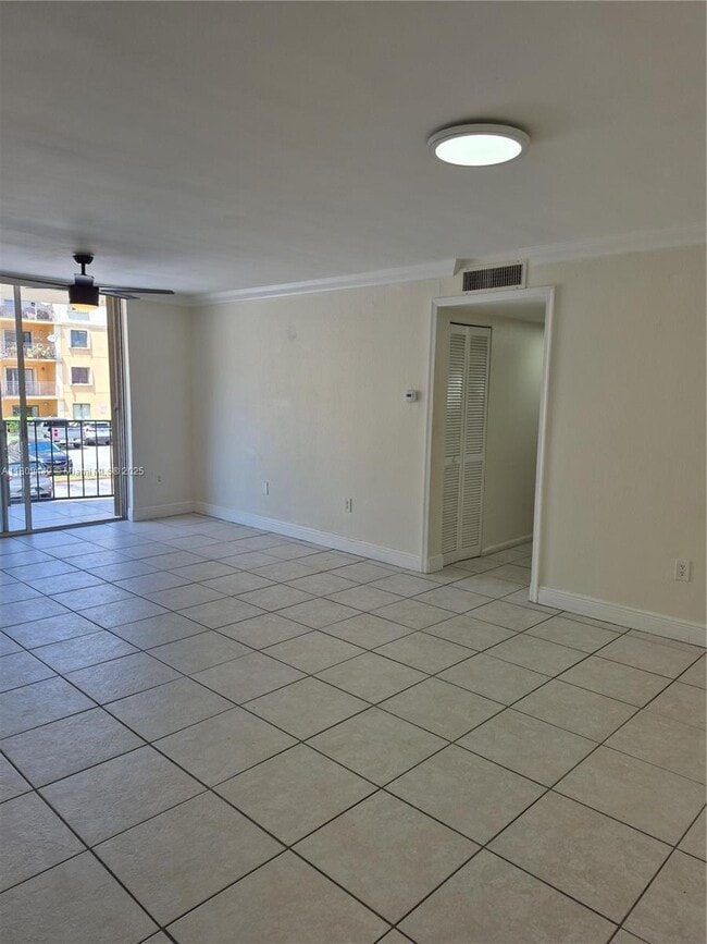 Foto del edificio - 9320 Fontainebleau Blvd