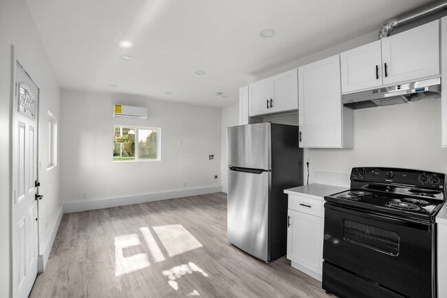 Building Photo - Brand new 1-bedroom, 1-bathroom 1 bath designed for those who value both style and substance