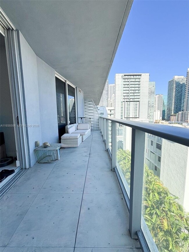 Building Photo - 1010 SW 2nd Ave