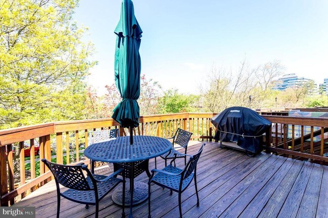 Foto del edificio - 8138 Madrillon Ct