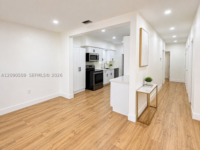 Foto del edificio - 15231 NW 31st Ave