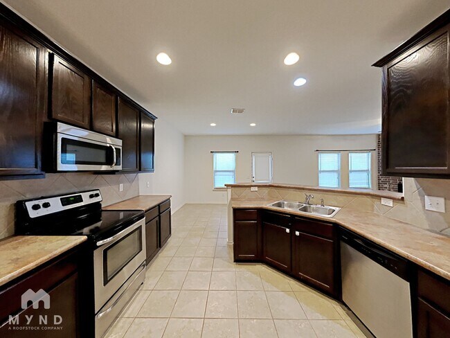 Foto del edificio - 440 Stonebrook Dr