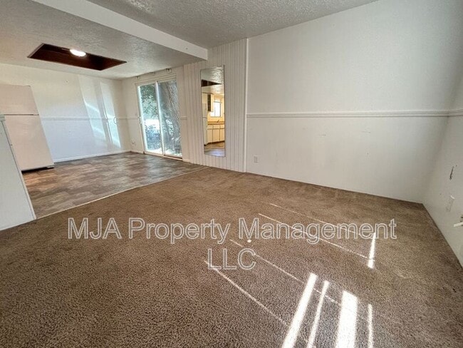 Building Photo - 804 15th St