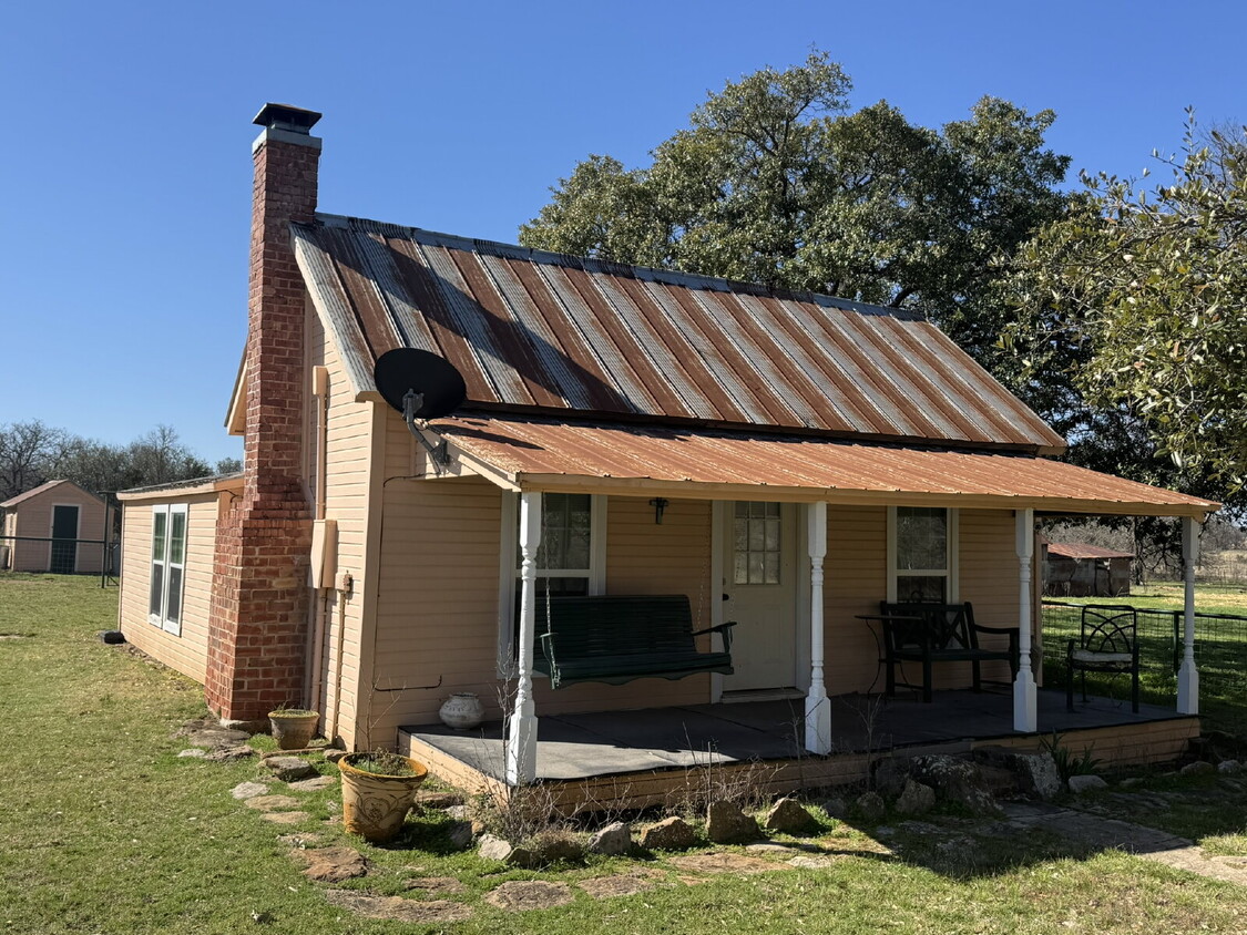 Primary Photo - Unique country living in fully furnished c...