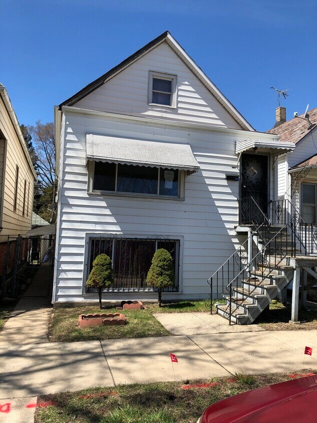 Primary Photo - 8156 S Brandon Ave