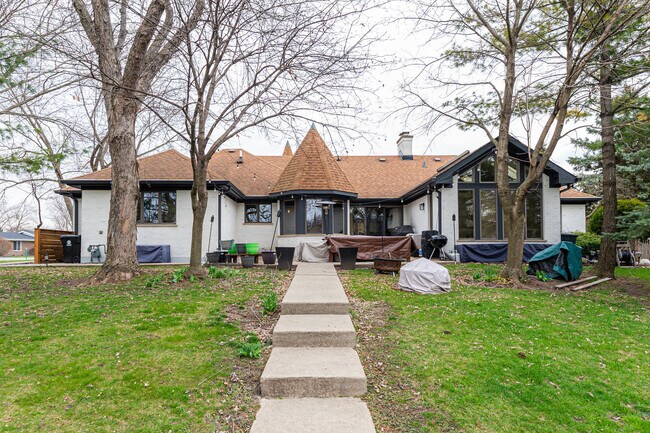 Building Photo - 250 Pheasant Ln