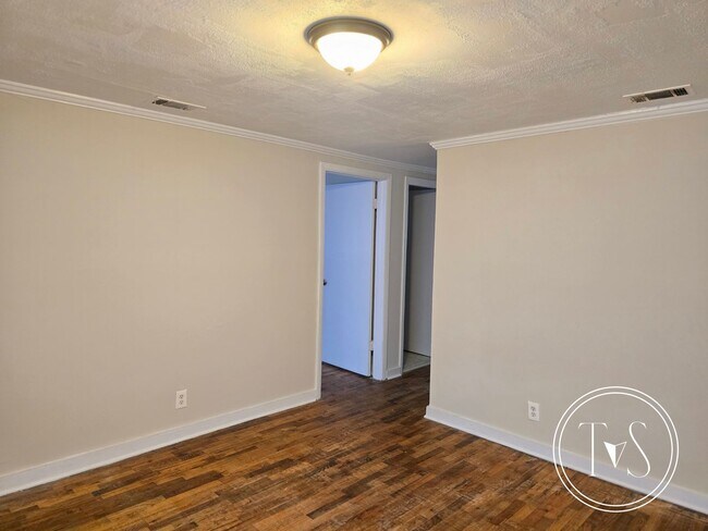 Foto del edificio - RATE DROP ALERT (was $1600/month)!