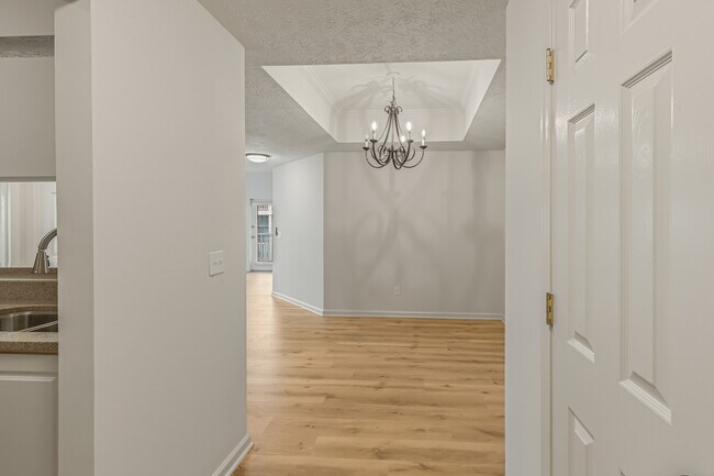 Building Photo - 2025 Woodmont Blvd