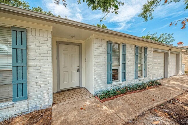 Building Photo - 16623 Royal Mile Ln