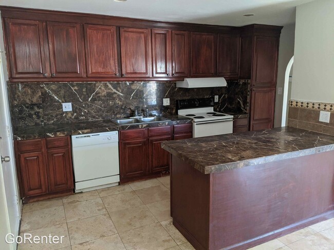 Building Photo - 4 br, 1.5 bath House - 6201 W Maryland Ave