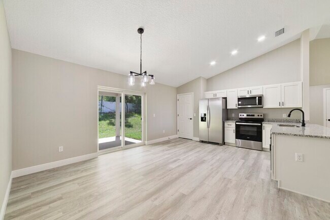Foto del edificio - 661 W Bancroft Dr