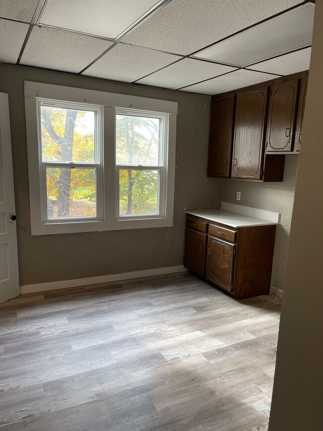 Building Photo - 4BD/1BA HOME!