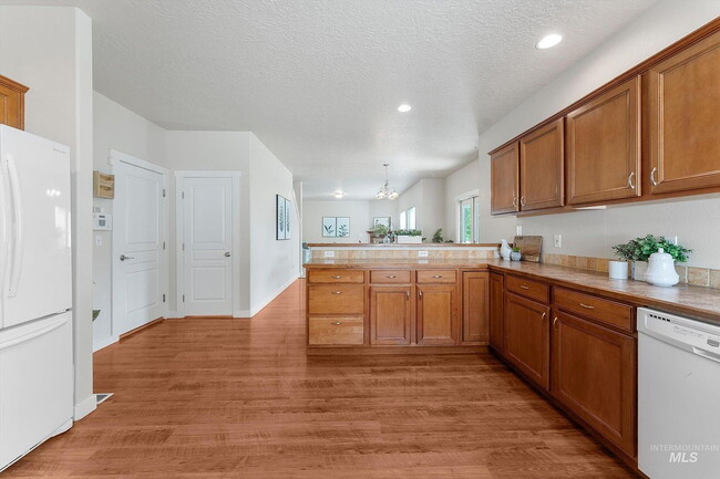 Building Photo - Single Family Home For Rent