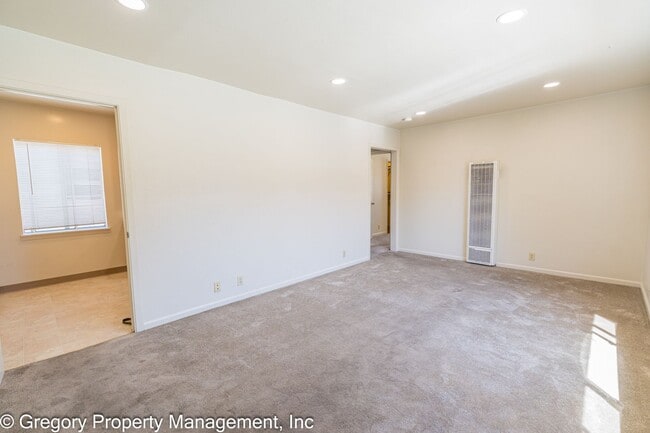Photo - 1710 Benton St Apartment