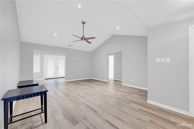 Foto del edificio - 18 Heritage Oaks Rd