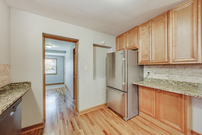 Kitchen - 2739 W Touhy Ave