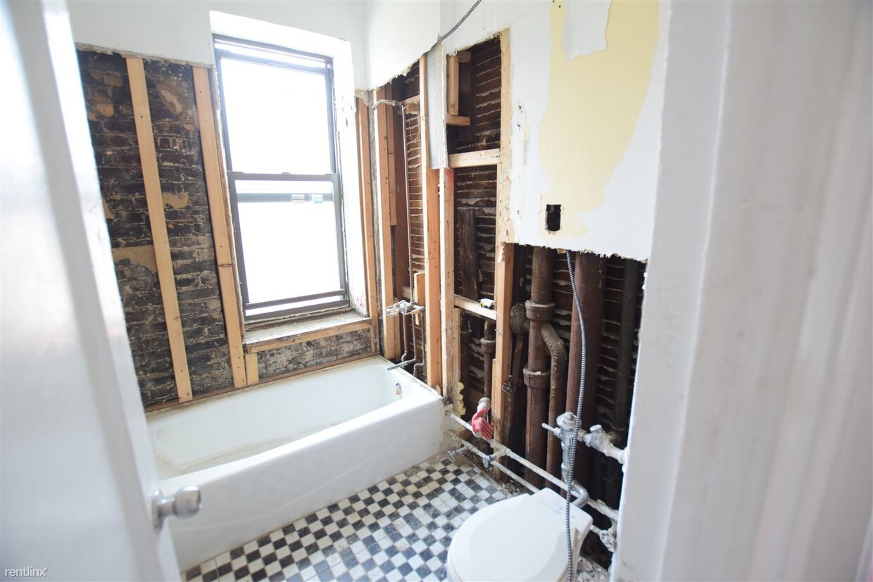 Primary Photo - 674 47th St