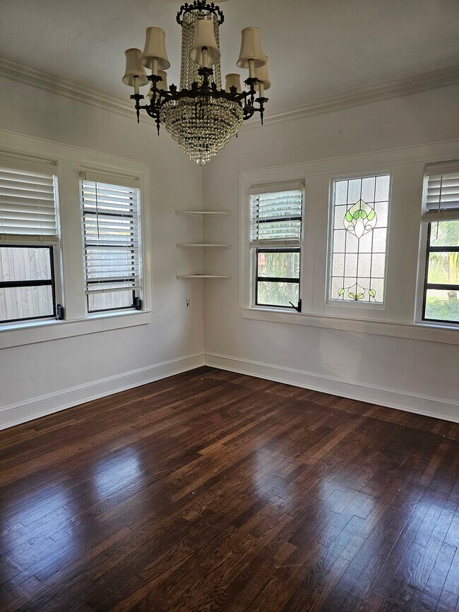 Foto del edificio - 1212 Longwood St
