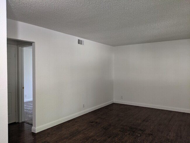 Building Photo - 2024 Benita Dr