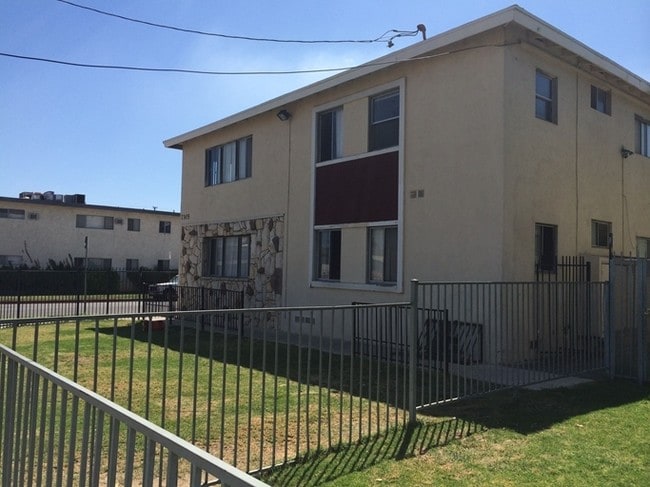 Building Photo - 7305 Variel Ave