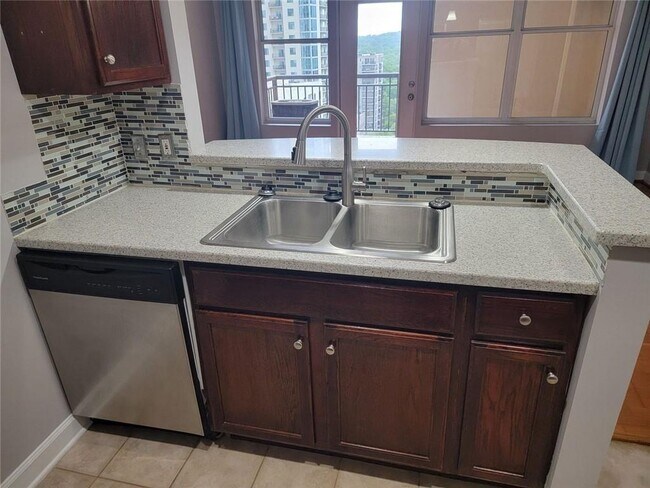 Foto del edificio - 1101 Juniper St NE