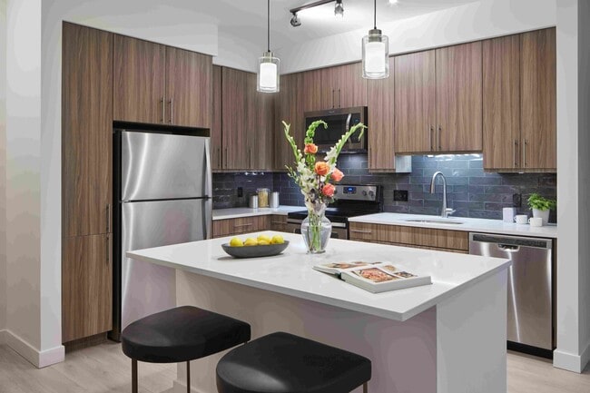 Building Photo - Windsor Marina Bay