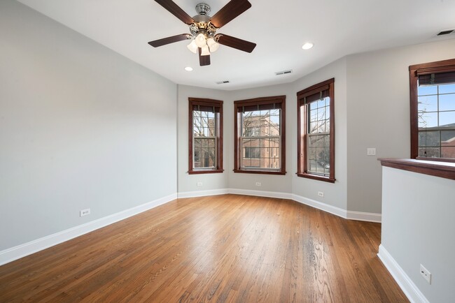 Building Photo - 3428 N Damen Ave