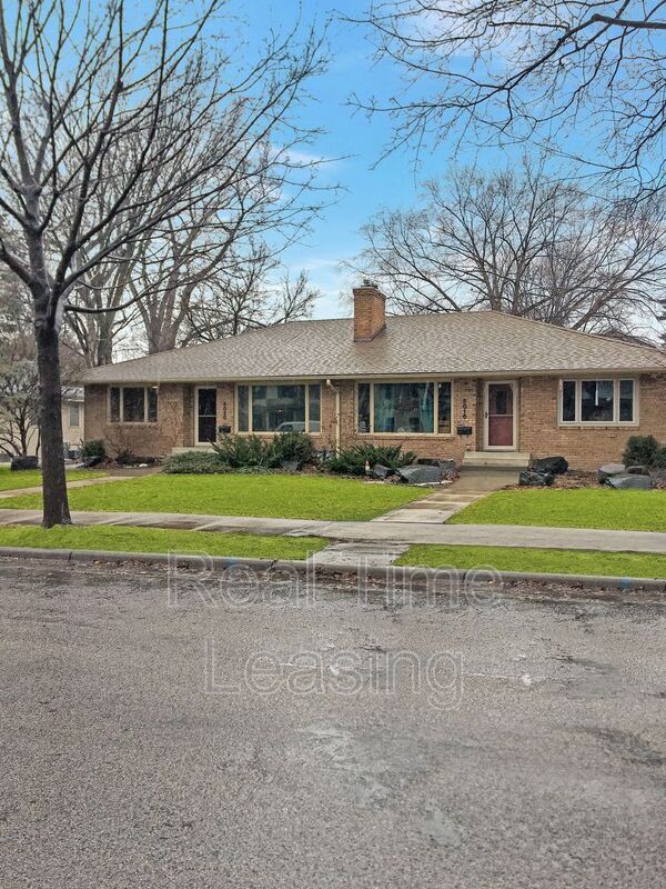 Primary Photo - 5020 Sheridan Ave S