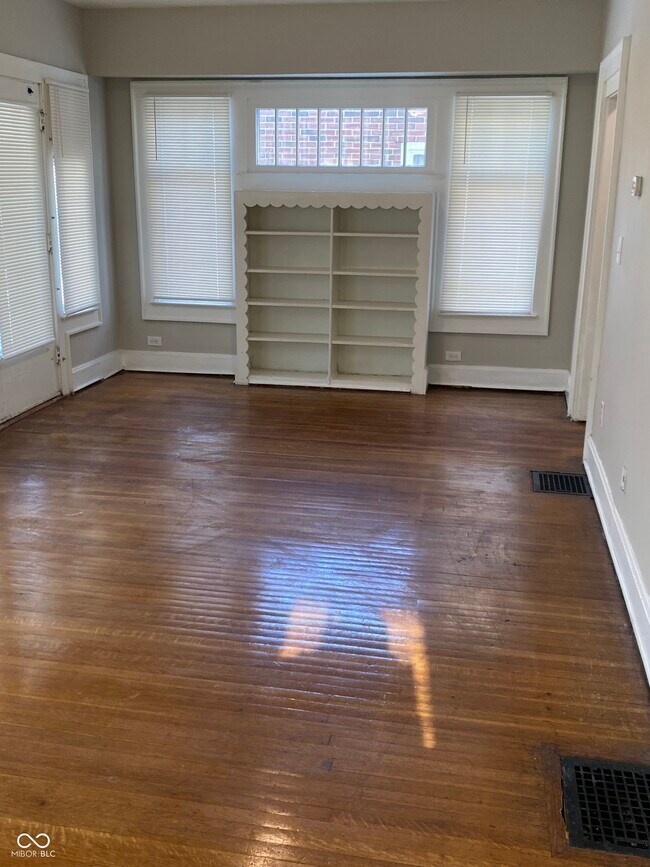 Foto del edificio - 4025 N Kenwood Ave