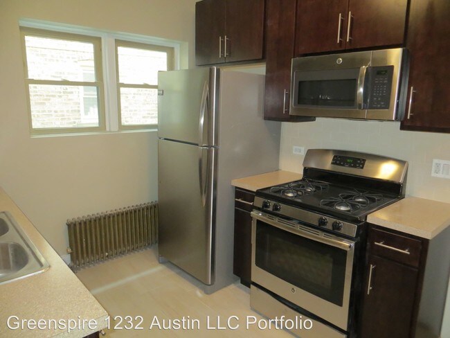 Foto del edificio - 1232 N Austin Blvd