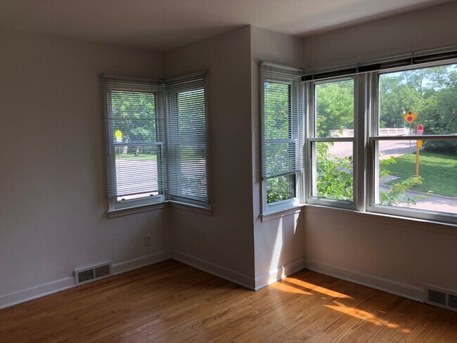 Building Photo - 702 S Thornton Ave
