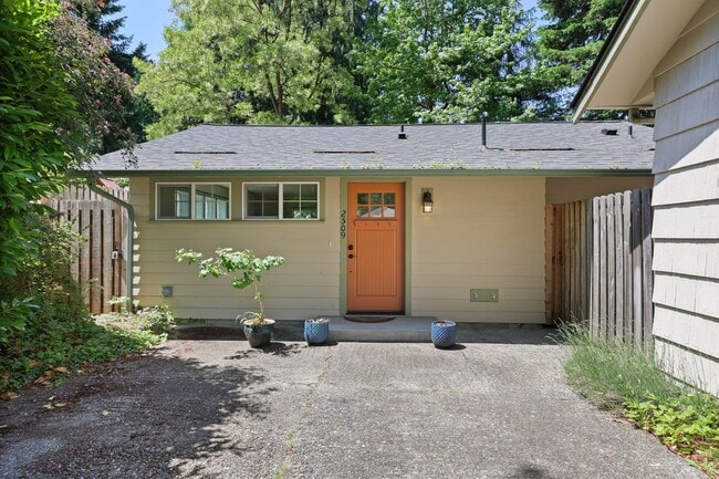 Building Photo - MOVE IN READY NOW! Stylish One-Bedroom A/C...