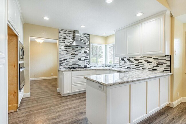 Foto del edificio - Gorgeous 4 Bedroom Home!