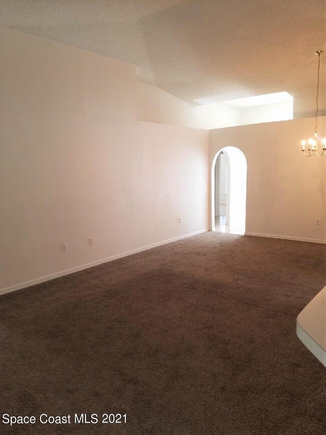 Building Photo - 888 Macon Dr