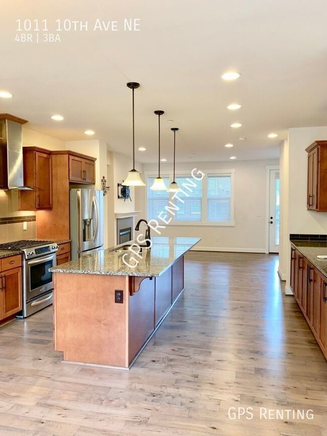 Building Photo - Issaquah Townhome at the Brownstone
