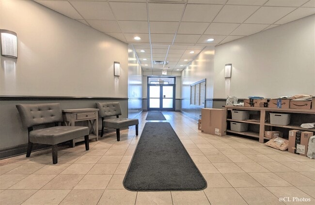 Building Photo - 3125 W Fullerton Ave
