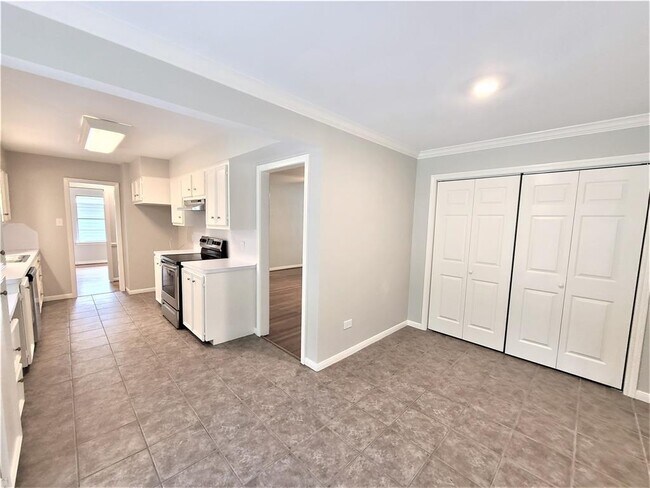 Building Photo - 4514 Libbey Dr