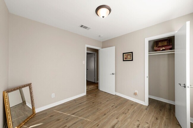 Foto del edificio - 10128 Homestead Rd