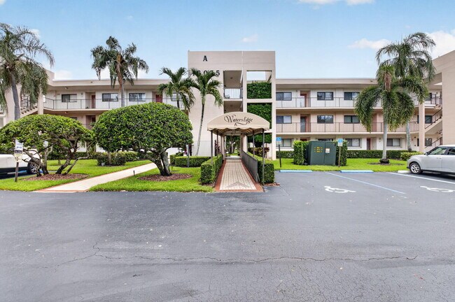Foto del edificio - 15075 Witney Rd