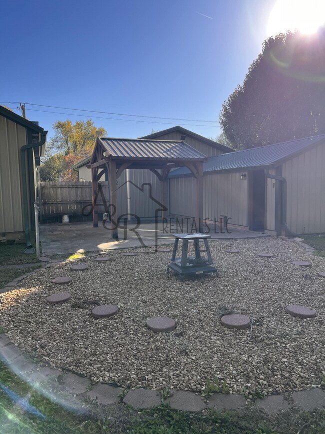 Foto del edificio - 204 W Leighton St