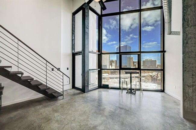 Building Photo - 2000 Bagby St