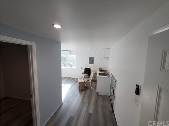 Building Photo - 637 Griffith St